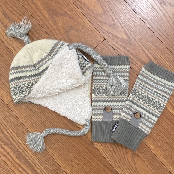 Mukluks woman’s snow bunny faux fur helmet knit hat and arm warmer sleeves 3pc - Picture 13 of 13